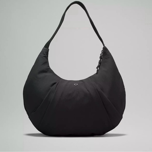 Lululemon Pleated Shoulder Bag in Black | 10L Capacity | EUC | SOLD OUT - Picture 1 of 16